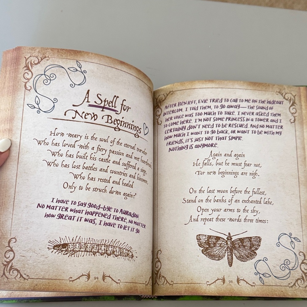 Disney Descendants 2 Mal's Spell Book II with Green and Yellow Accents - Picture 4 of 4